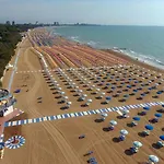 Villa Bright With Garden In Lignano Pineta Lignano Sabbiadoro