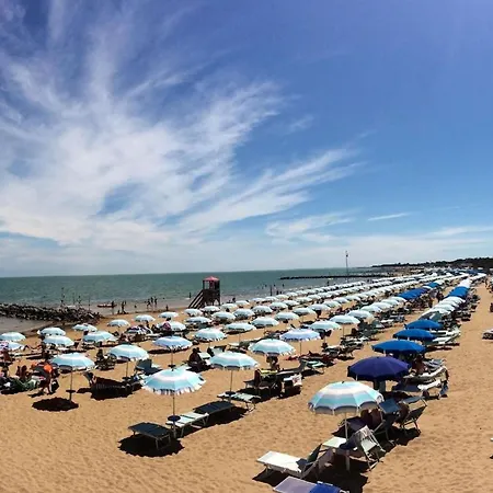 别墅 Bright With Garden In Lignano Pineta