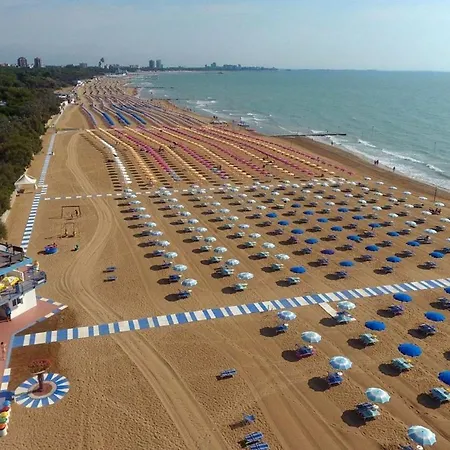Villa Bright With Garden In Lignano Pineta Lignano Sabbiadoro
