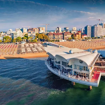 Villa Bright With Garden In Lignano Pineta Lignano Sabbiadoro