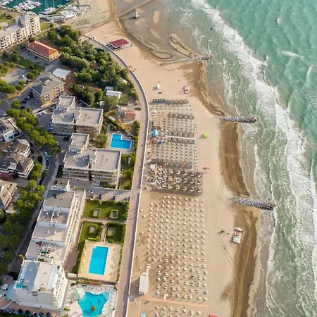 Bright With Garden In Lignano Pineta Villa *